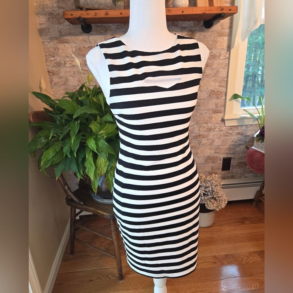 Bar III Cream Textured Dress Very Sexy